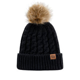 Diablo IV Noir Bonnet à pompon en fausse fourrure - Vue de face