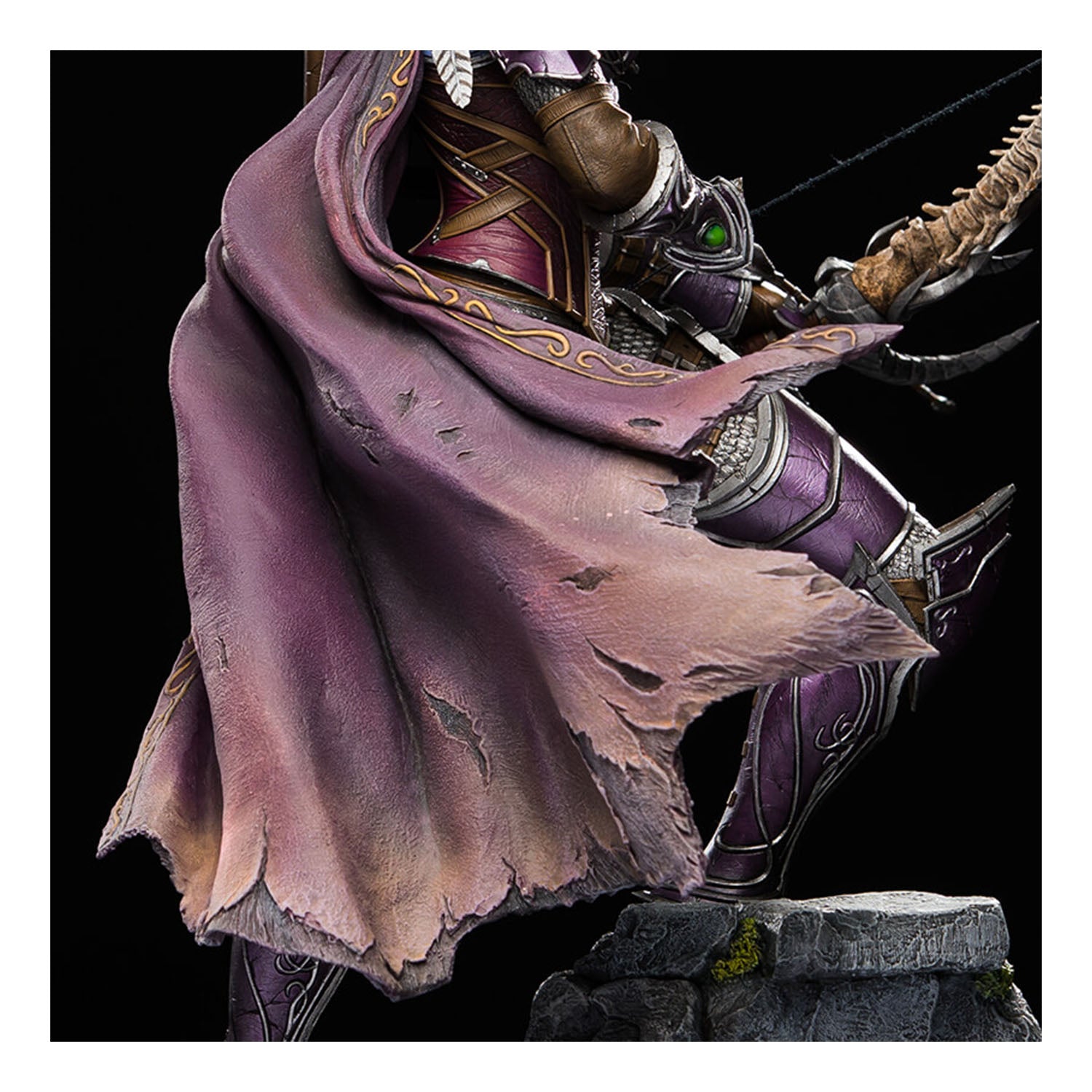 World of Warcraft Sylvanas 44cm Premium Statue in Purple -  Zoom Leg View
